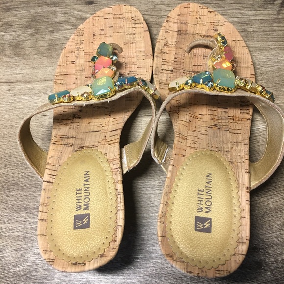 ☀️White Mountain Jeweled Leather Wedge Sandals 10 - Picture 3 of 8